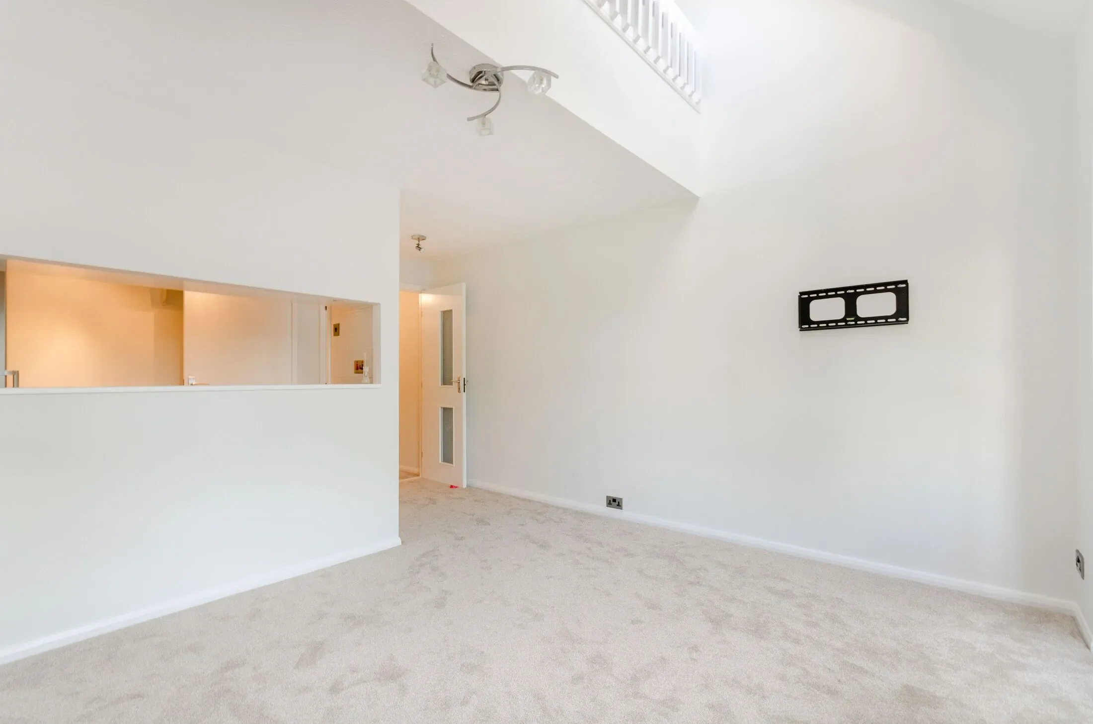 Flat Windmill Rise in Greater London