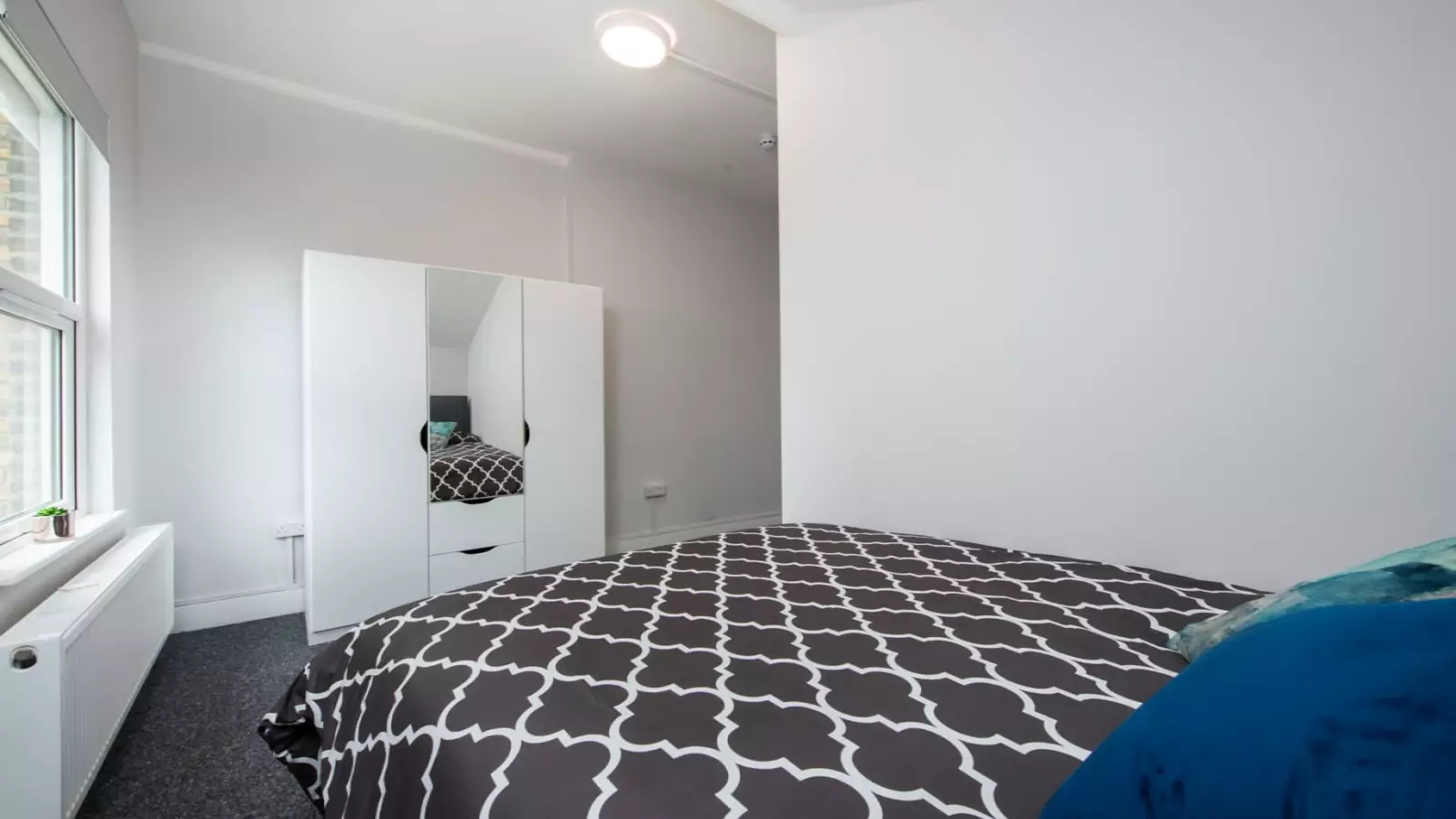 Room South Park Road in Greater London