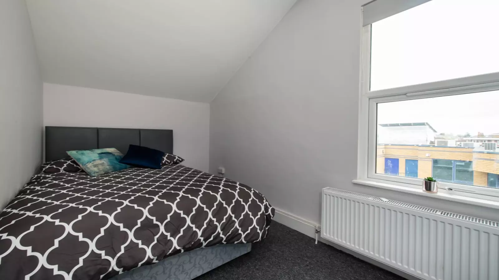 Room South Park Road in Greater London