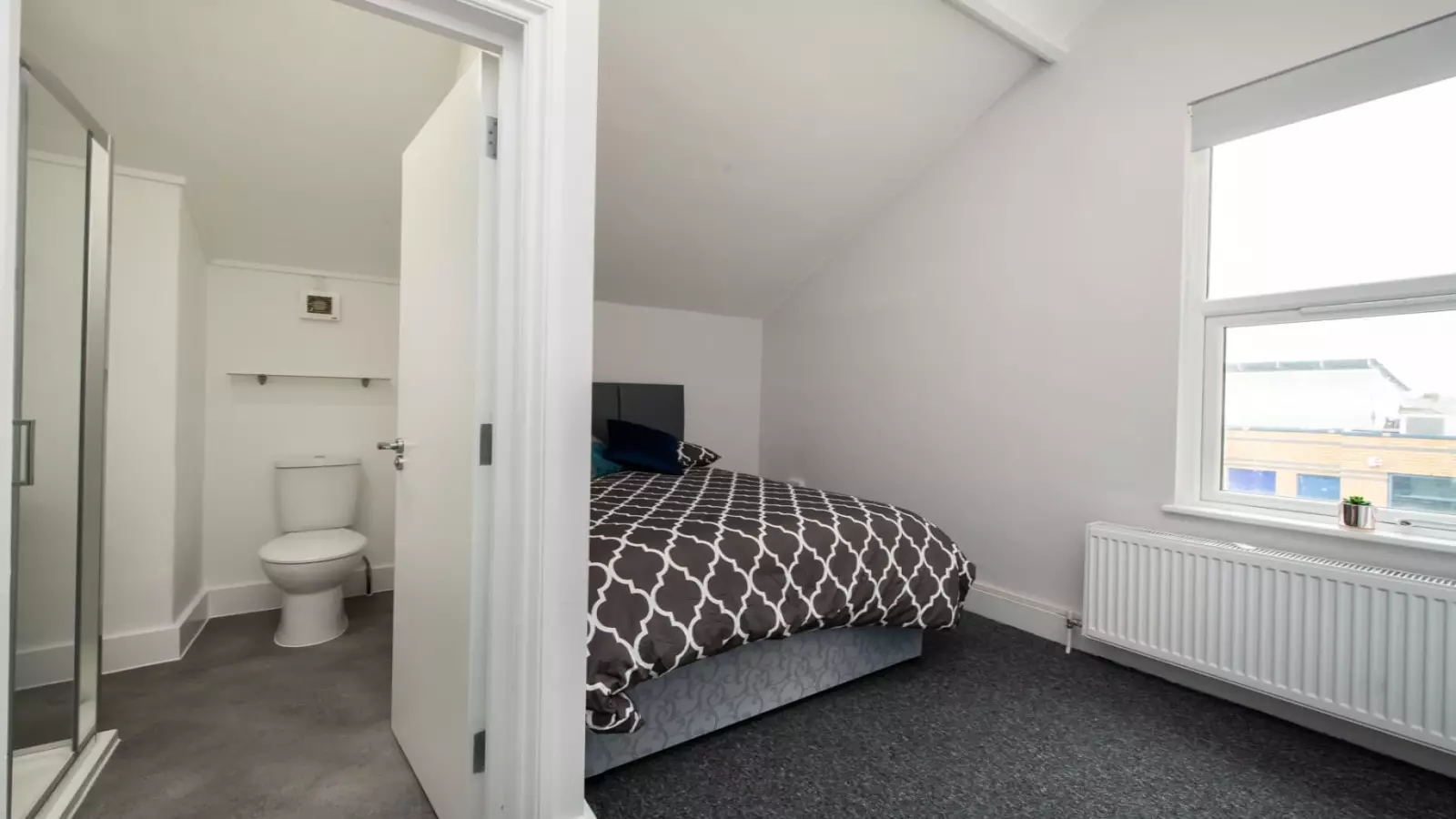 Room South Park Road in Greater London