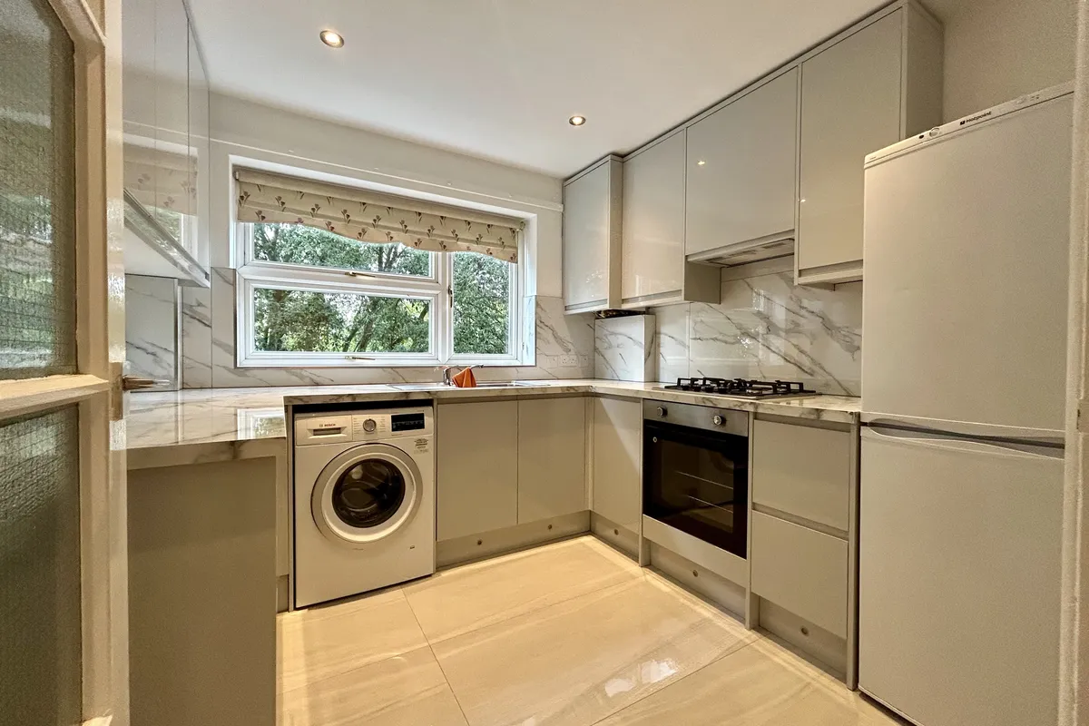 Flat Ridgway in Greater London