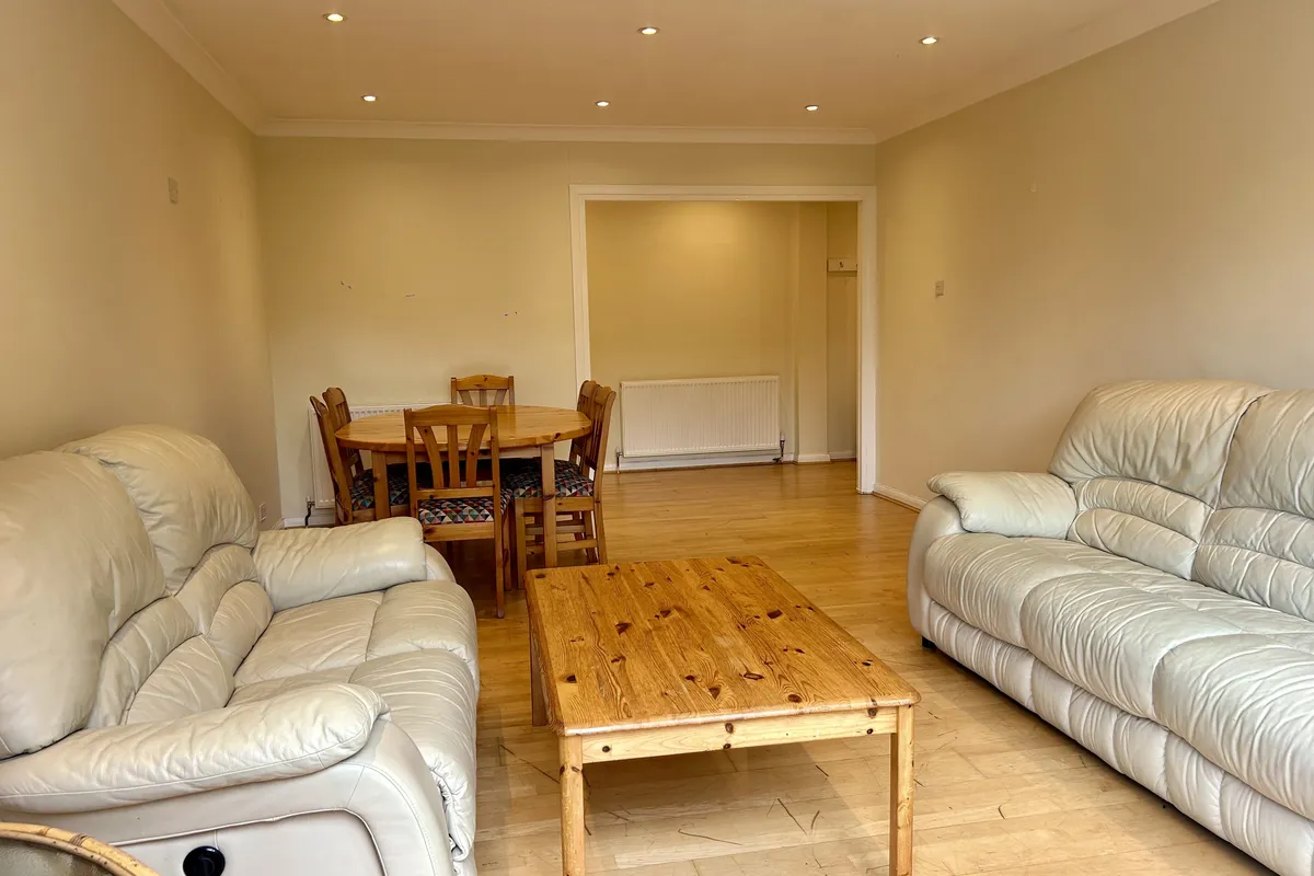 Flat Ridgway in Greater London