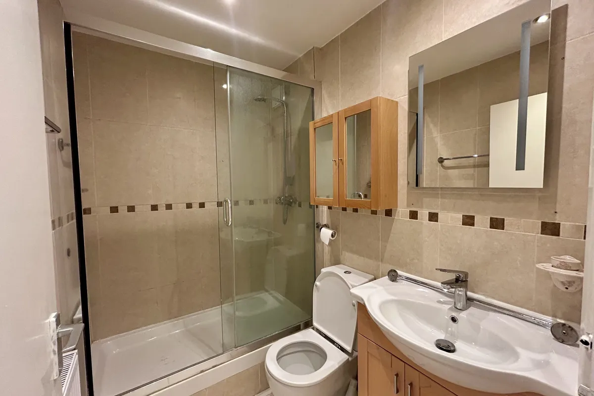 Flat Ridgway in Greater London