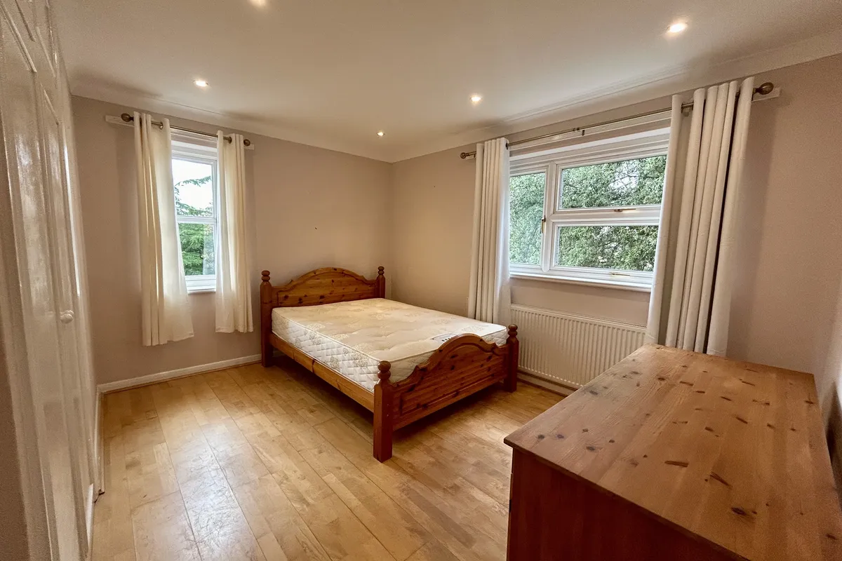 Flat Ridgway in Greater London
