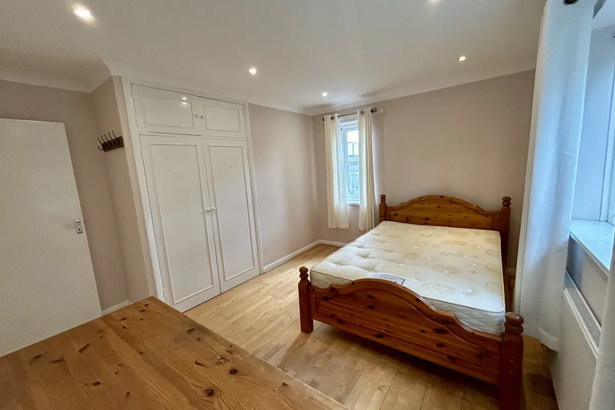 Flat Ridgway in Greater London