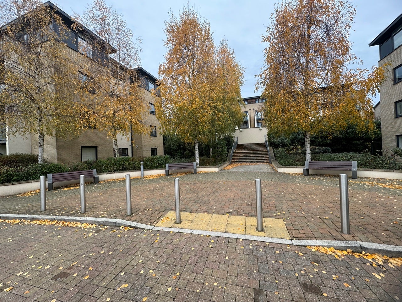 Flat Peacock Close in Greater London