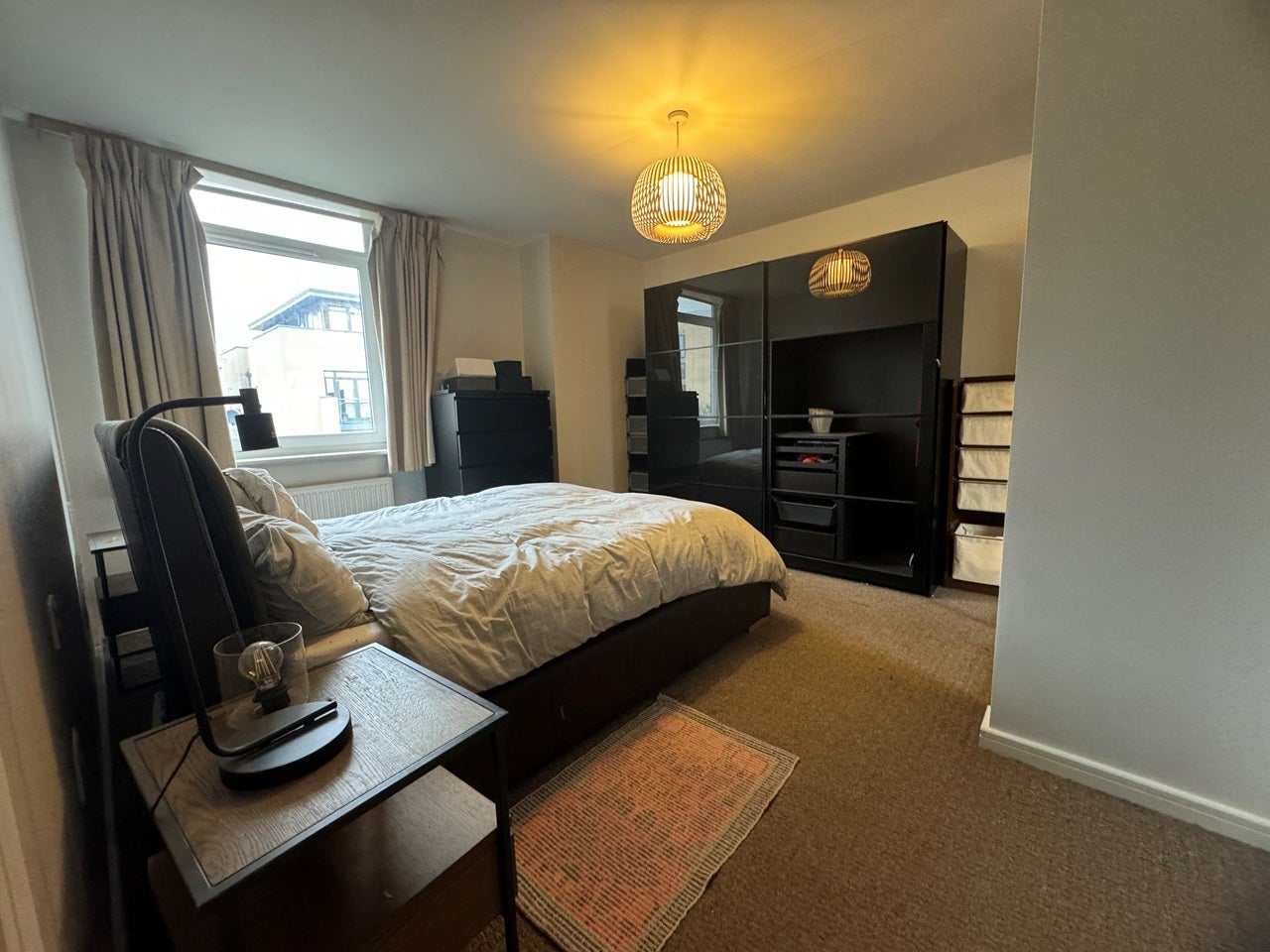 Flat Peacock Close in Greater London