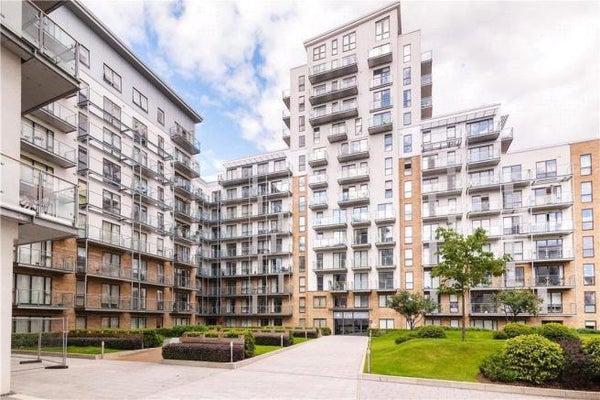 Flat Seven Sea Gardens in London