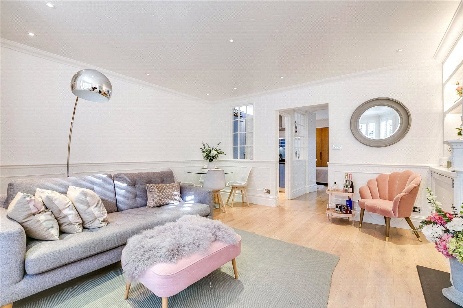 Flat Tetcott Road in Greater London