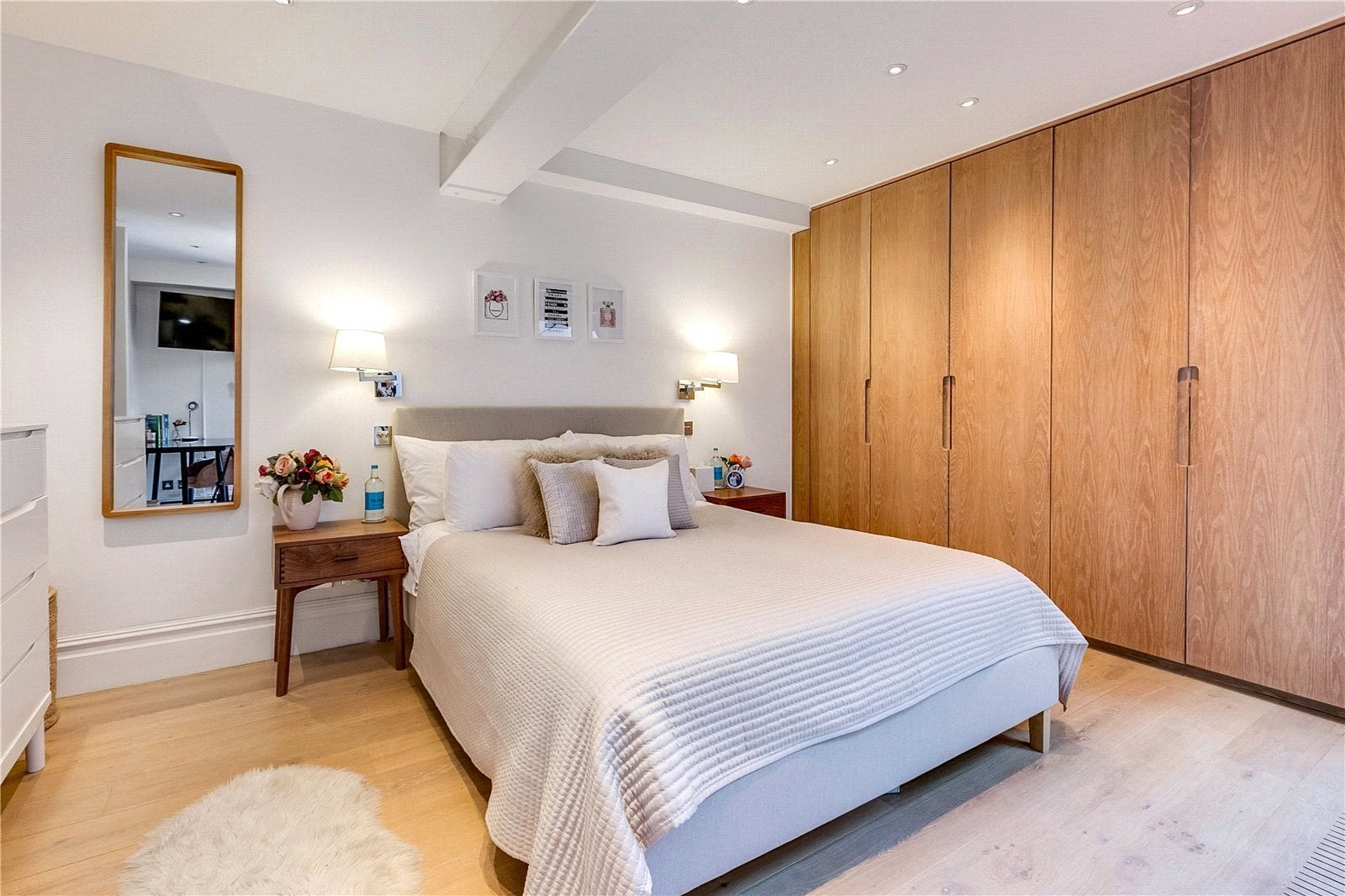 Flat Tetcott Road in Greater London