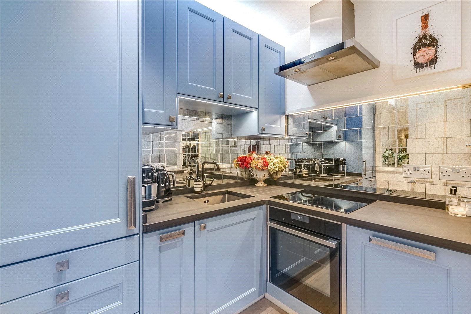 Flat Tetcott Road in Greater London