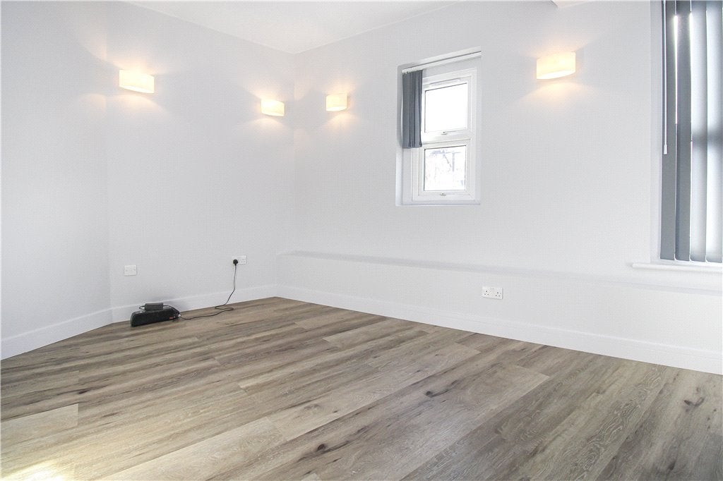 Flat Wimbledon Park Road in Greater London