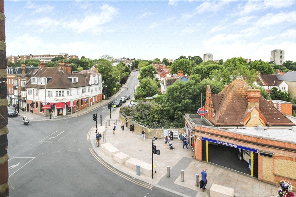 Flat Wimbledon Park Road in Greater London