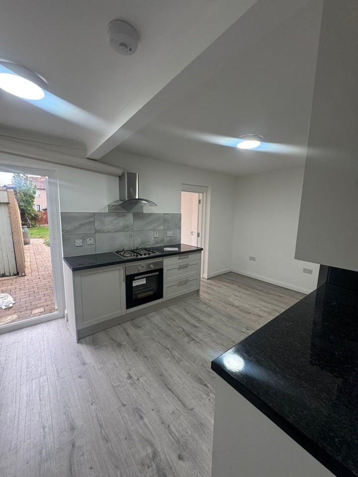 Room Weymouth Road in Greater London