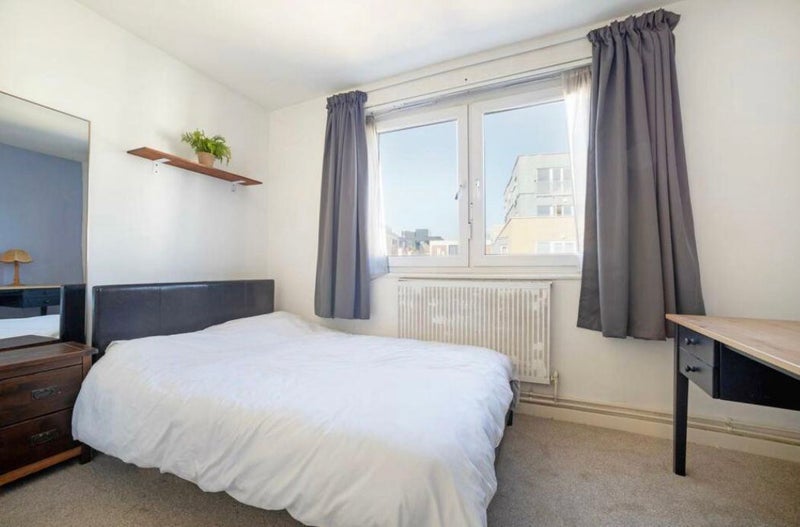 Flat Sanctuary Street in Greater London
