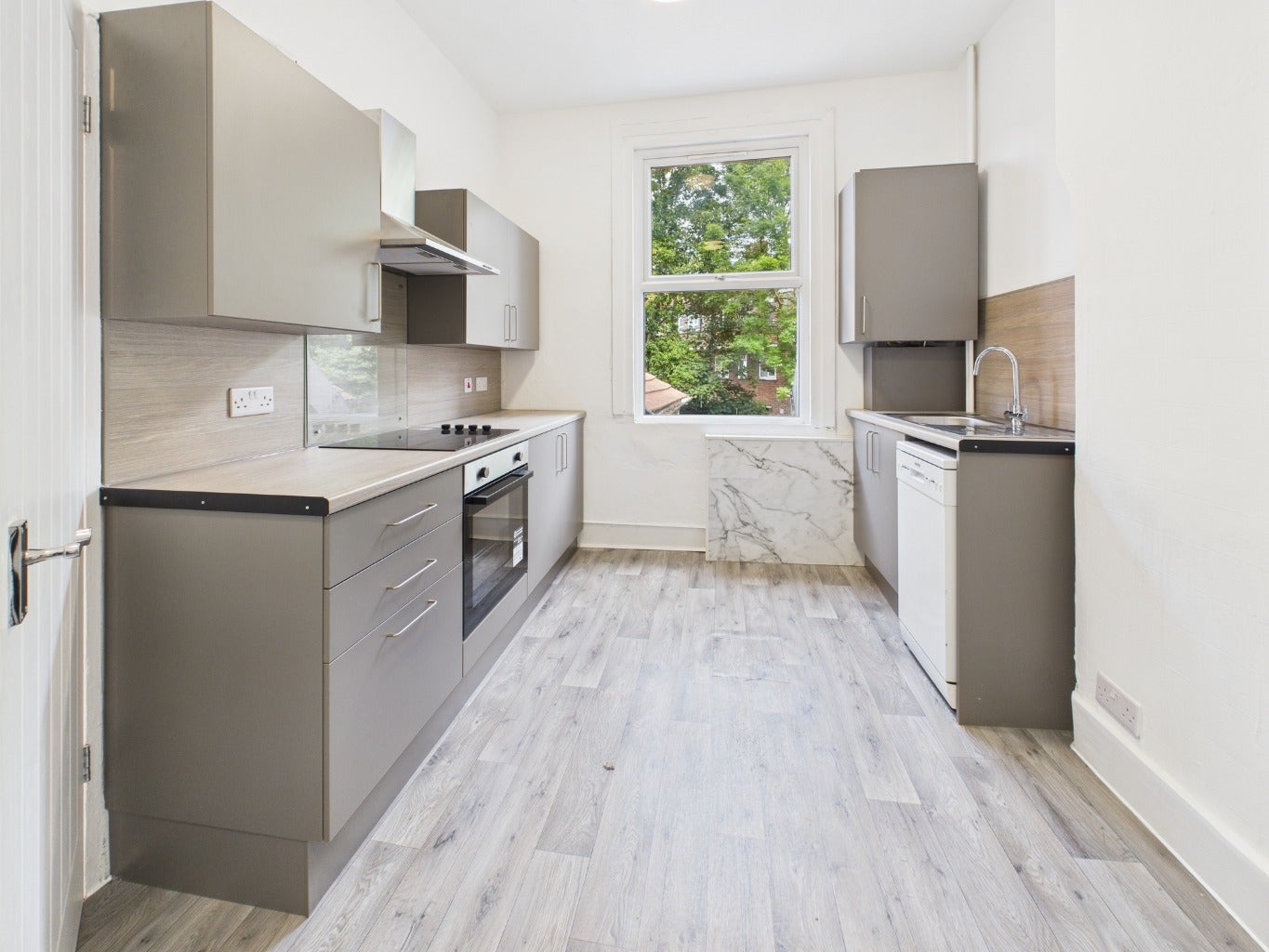 Flat Lordship Lane in Greater London