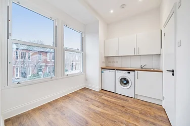 Flat Ernest Avenue in Greater London