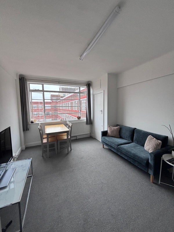 Room Balham Park Road in Greater London