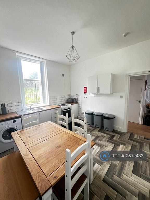 Room Elmore Road in Sheffield