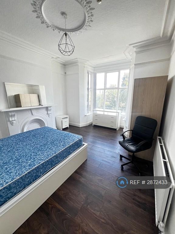 Room Elmore Road in Sheffield