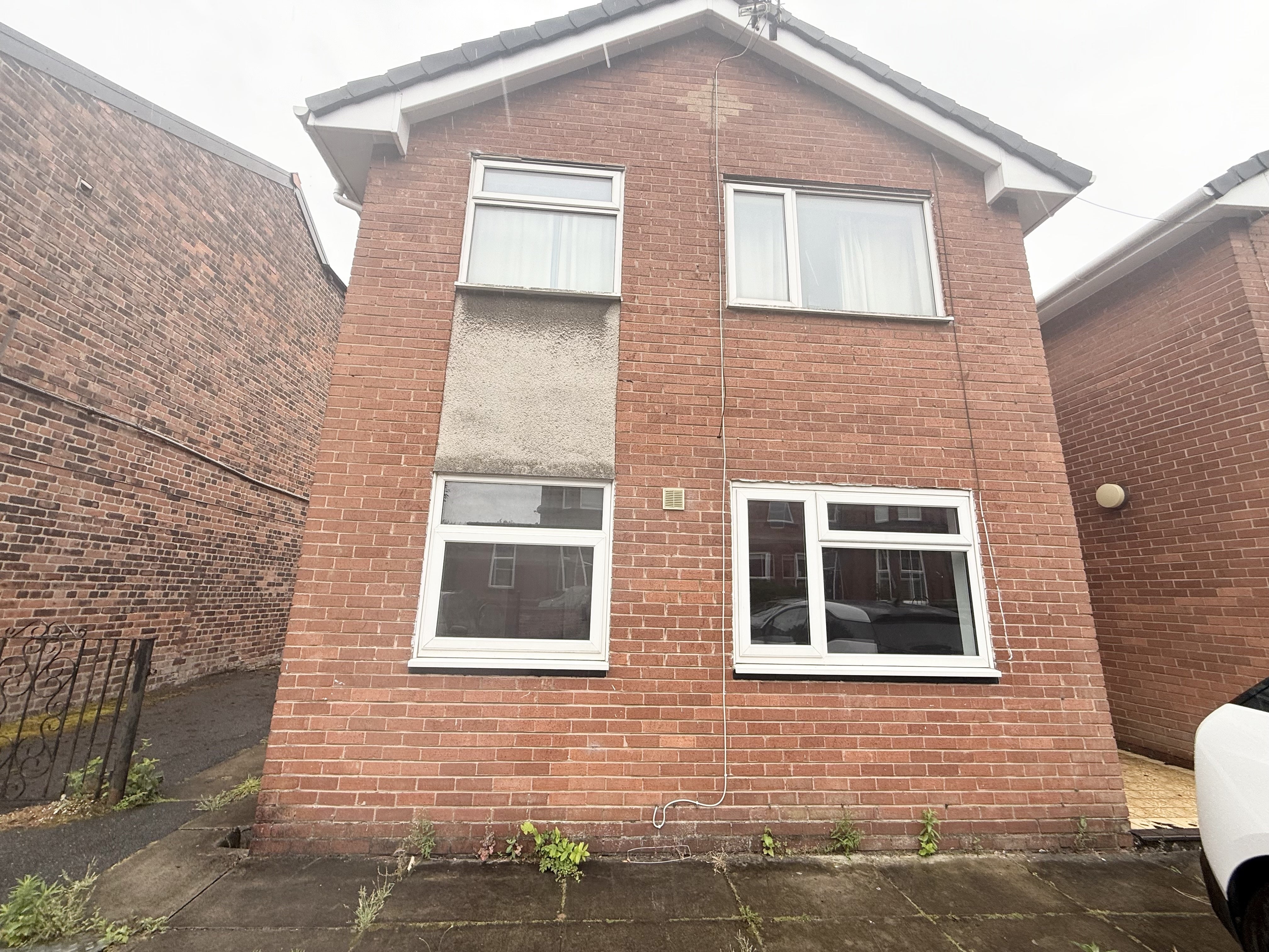 Flat Kings Road in St Helens