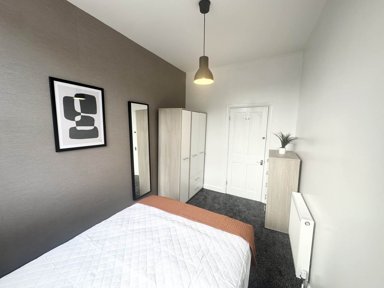 Room Bankfield Road in Leeds