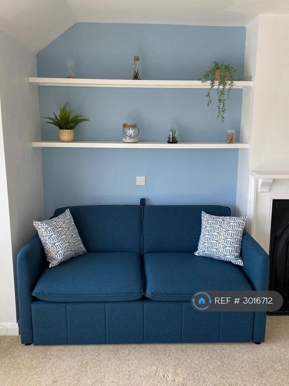 Flat Woodmead Road in Lyme Regis