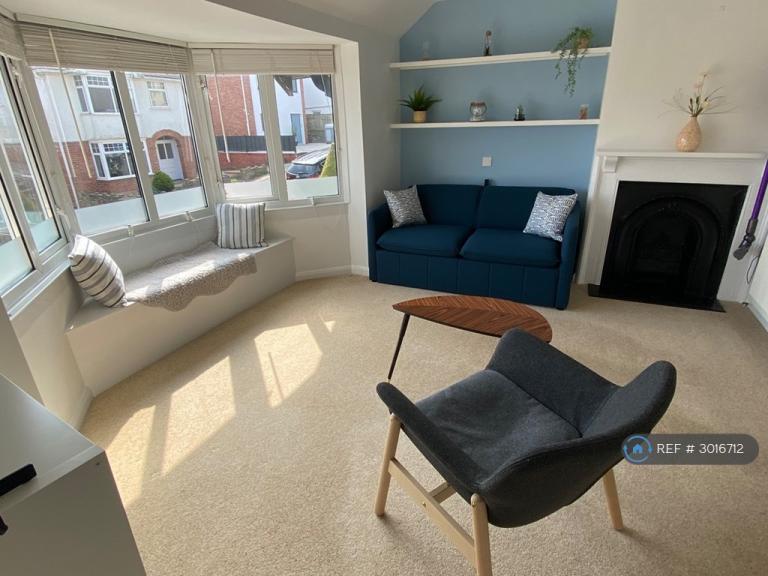 Flat Woodmead Road in Lyme Regis