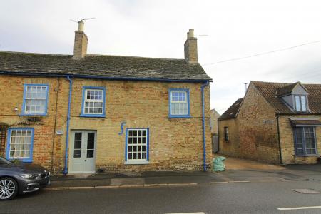 Flat Whittlesey Road in Thorney