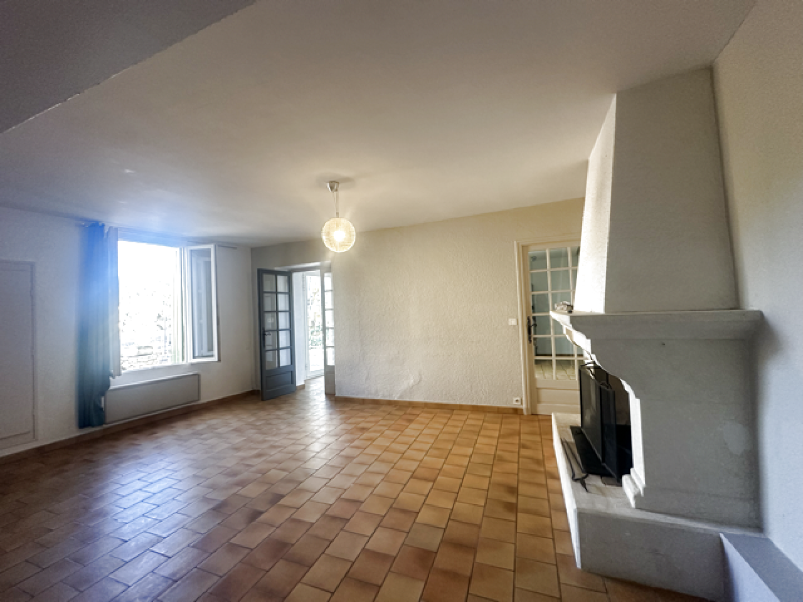 Appartement D 999 à Vic-le-Fesq