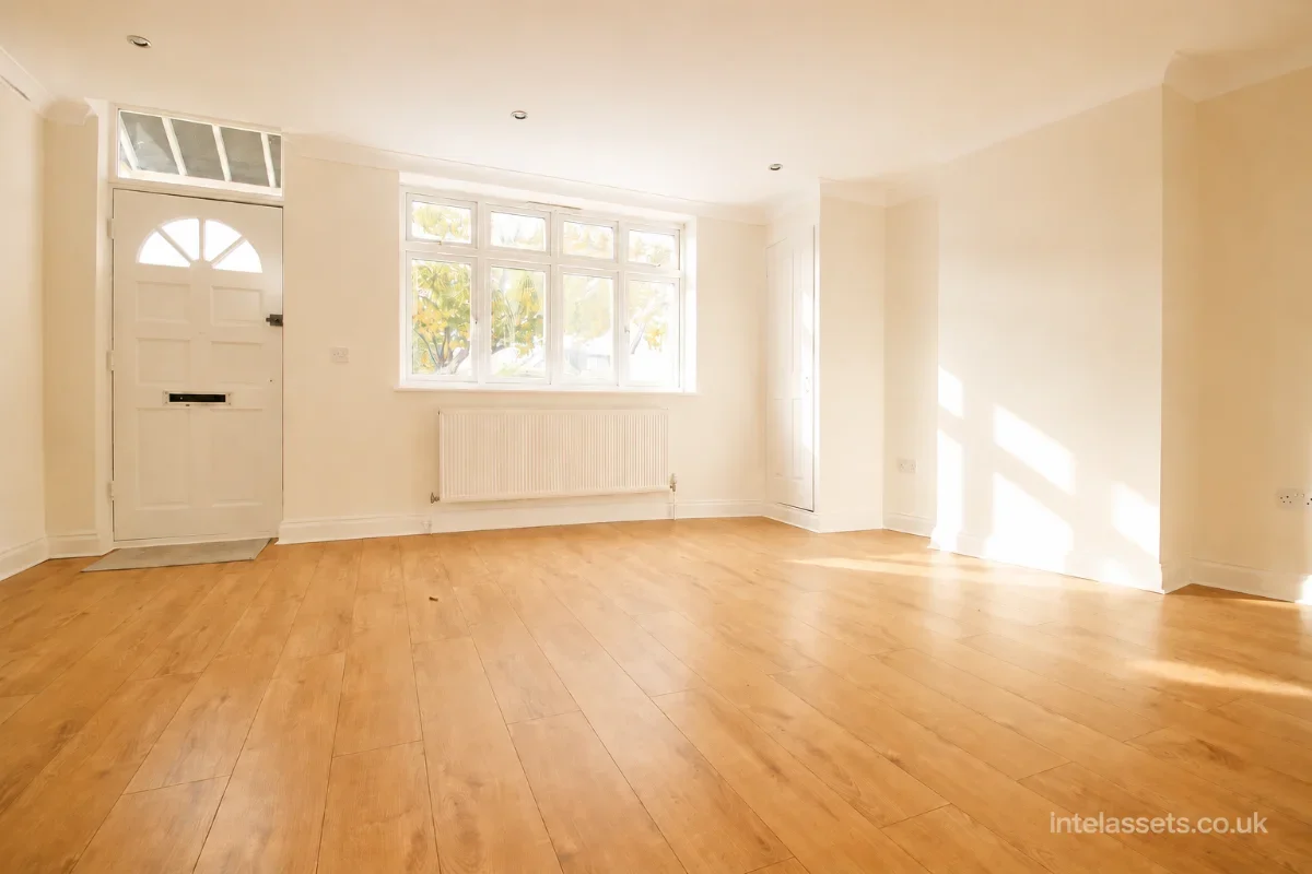 Flat Tolworth Park Road in Greater London