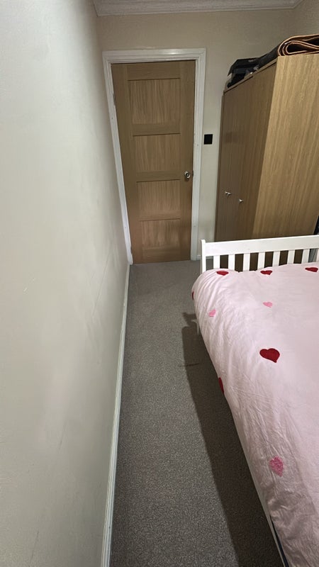 Room Caraway Close in Crawley