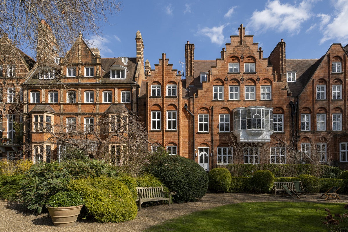 House Collingham Gardens in Greater London