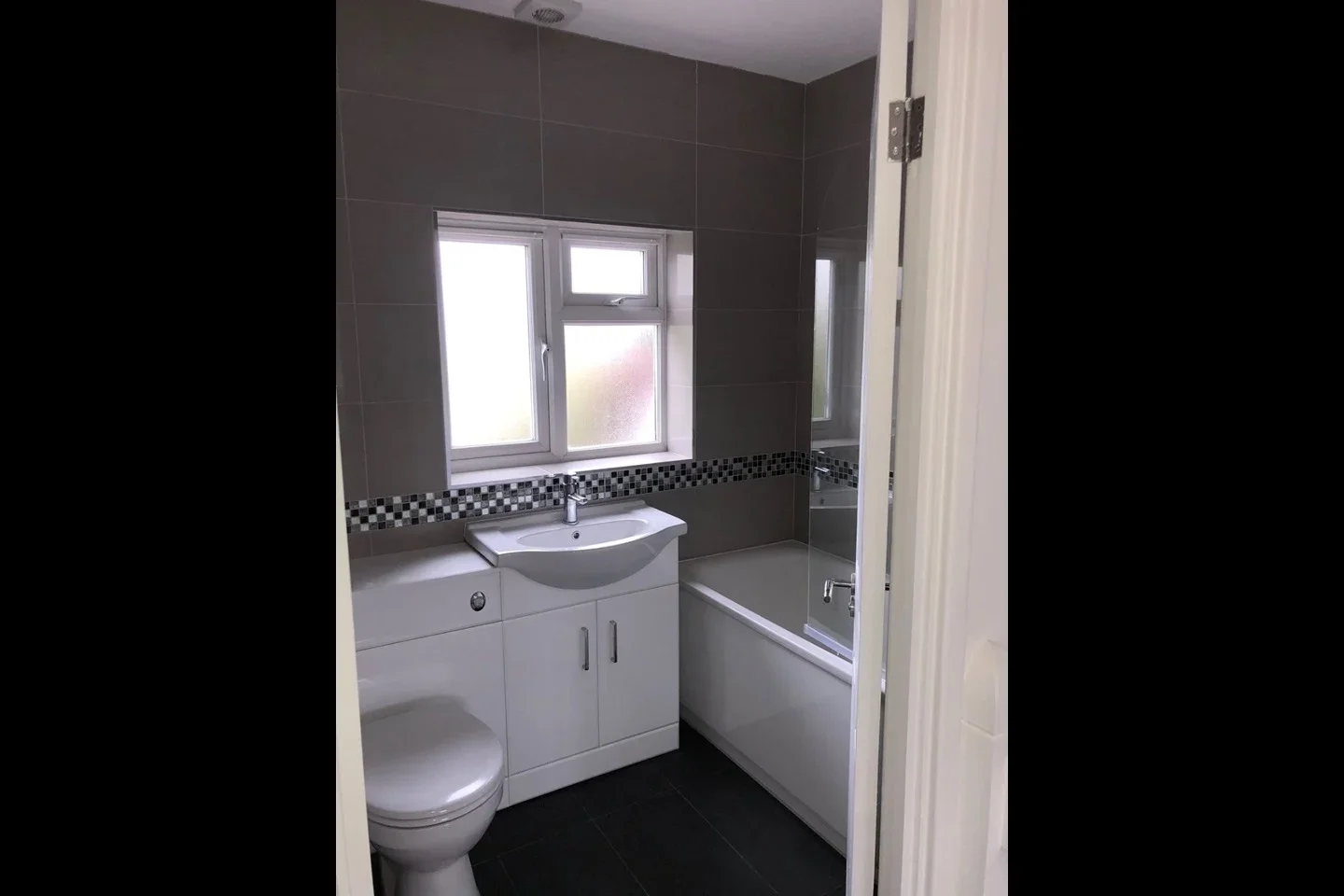 Room North Parade in Greater London