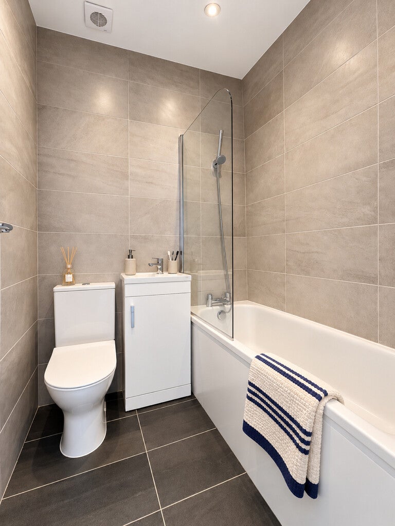 Flat Blackstock Road in Greater London