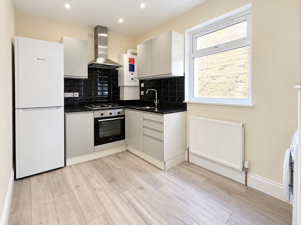 Flat Blackstock Road in Greater London