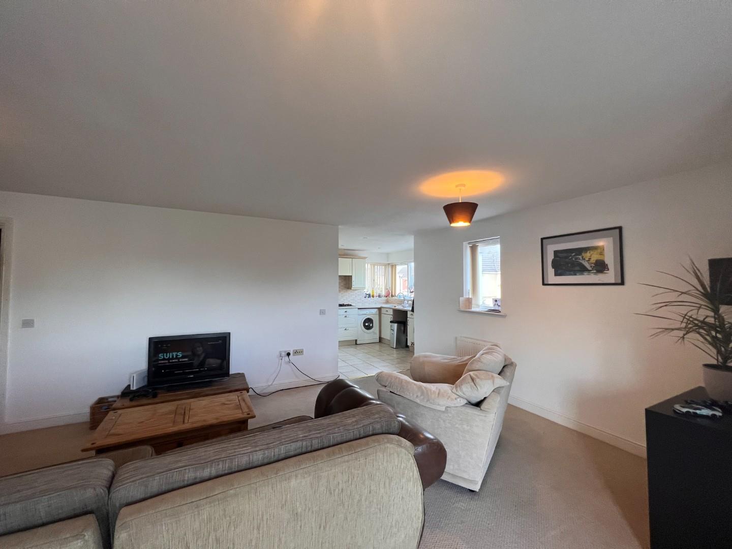 Flat St Crispin Crescent in Upton