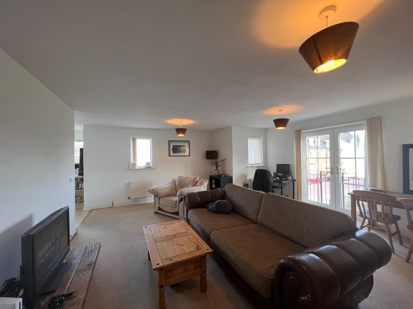 Flat St Crispin Crescent in Upton