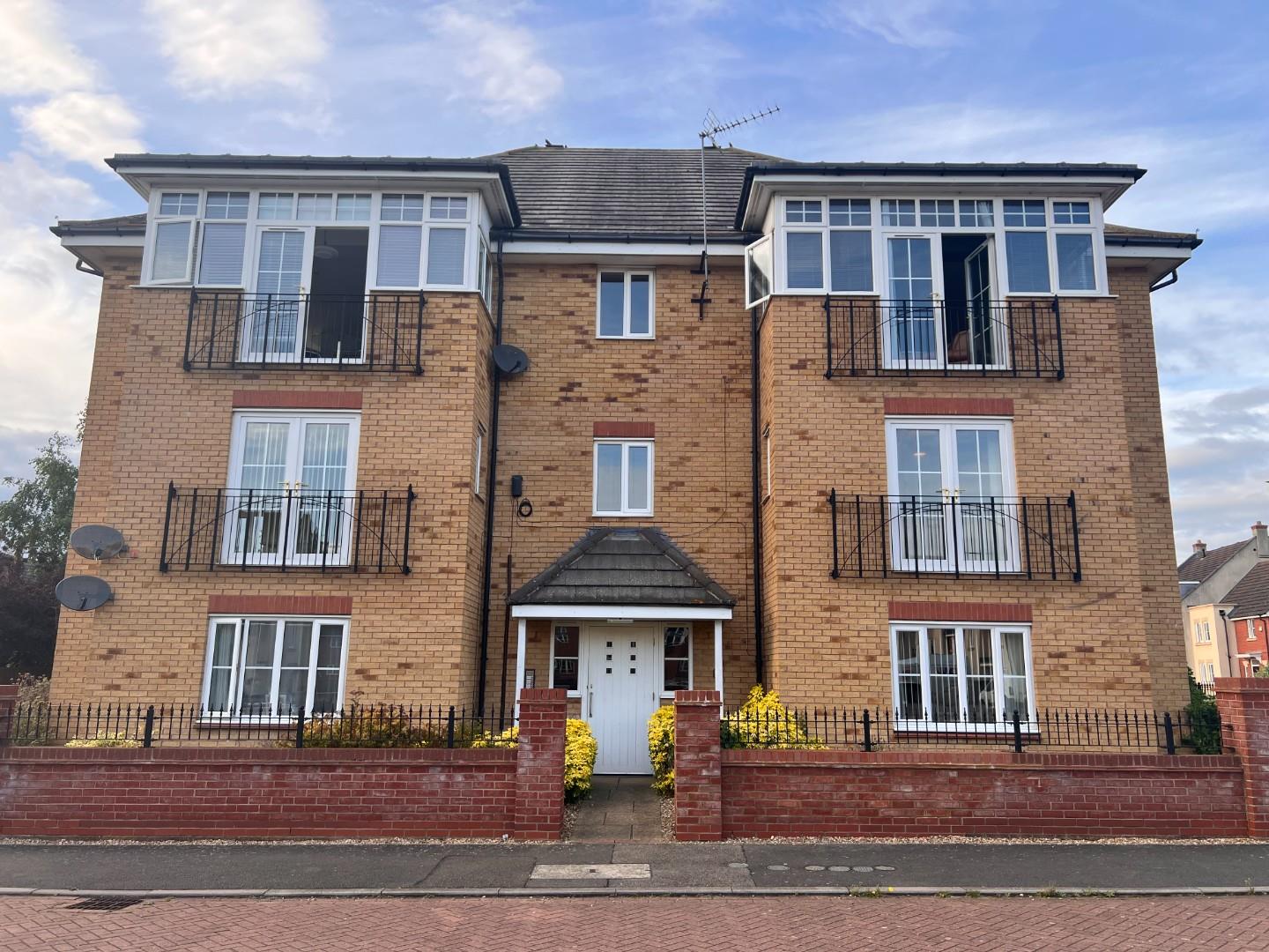 Flat St Crispin Crescent in Upton