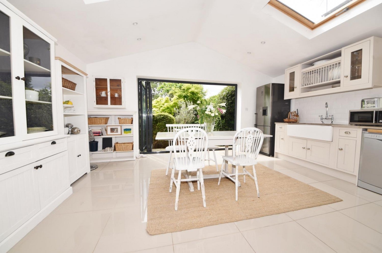 House Cedar Avenue in Greater London