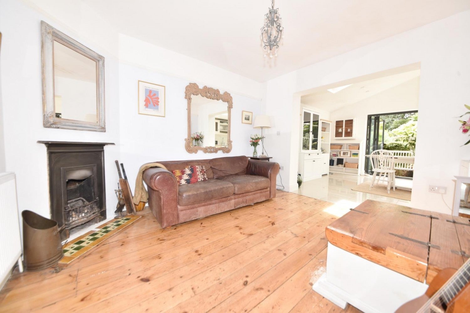 House Cedar Avenue in Greater London