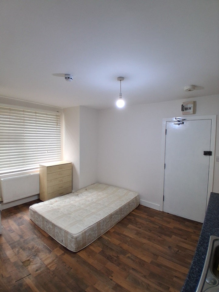 Flat Finchley Road in Greater London