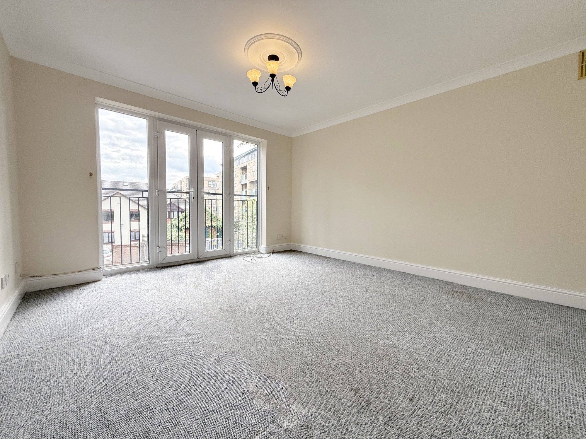 Flat Upton Park in Slough