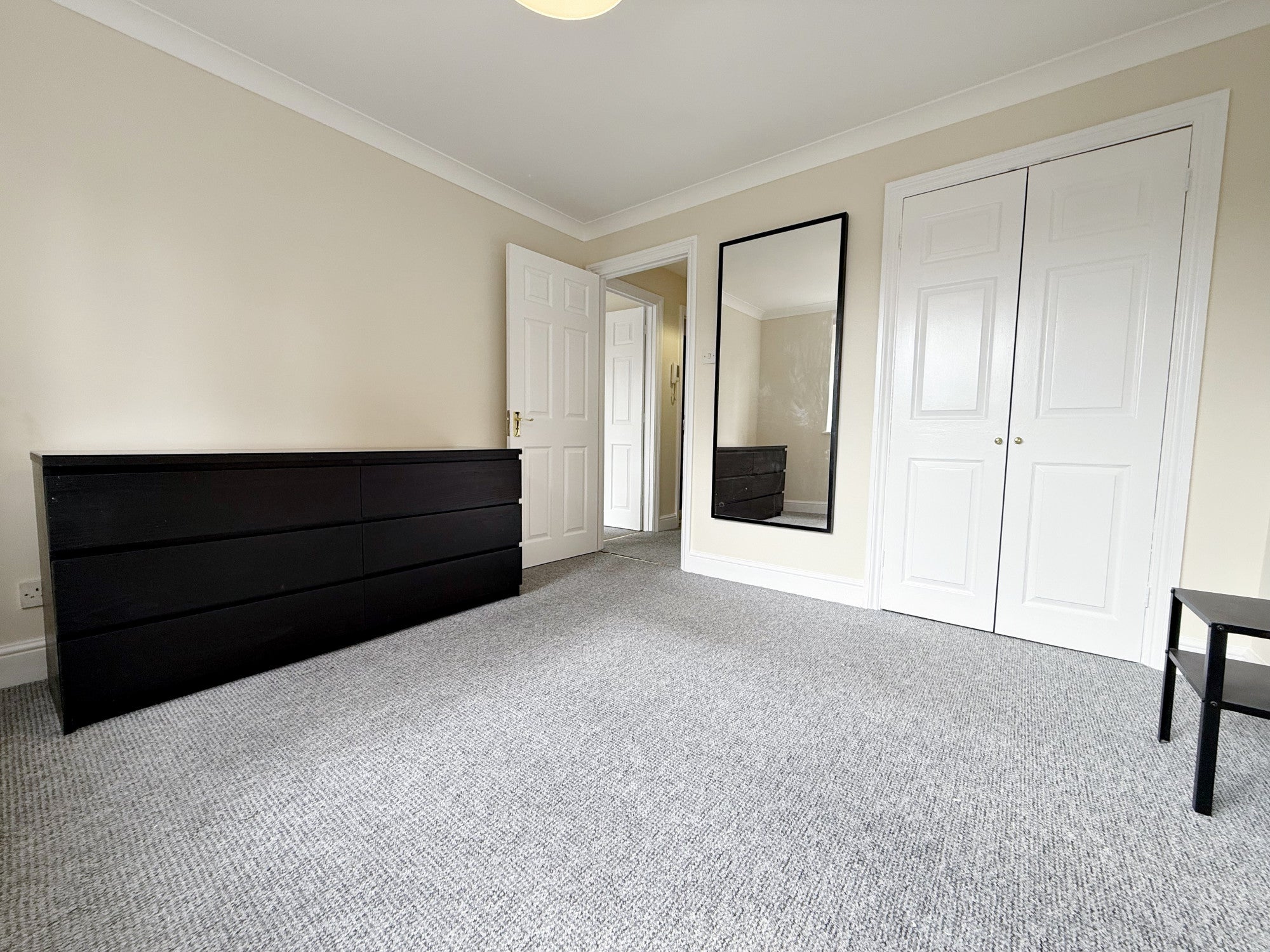 Flat Upton Park in Slough