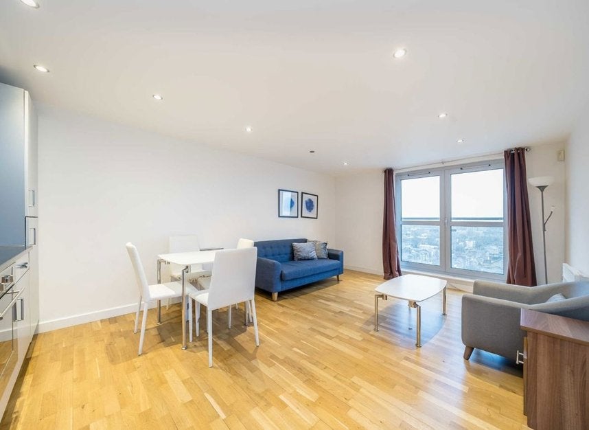 Flat Balmes Road in Greater London
