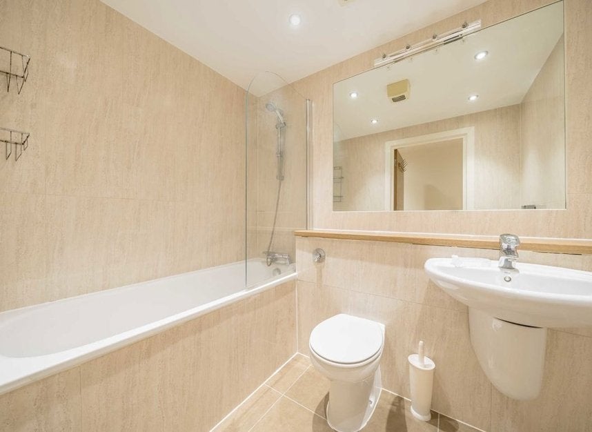 Flat Balmes Road in Greater London