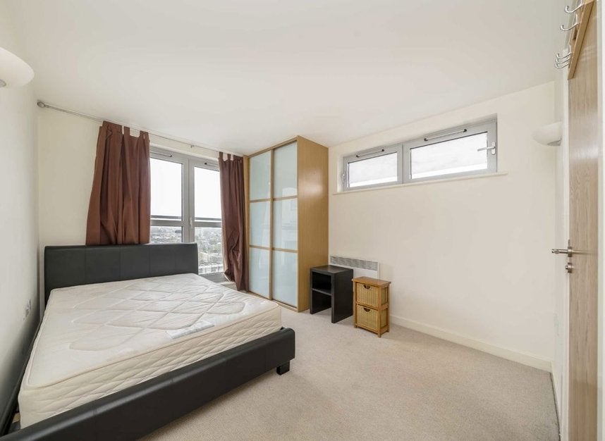 Flat Balmes Road in Greater London