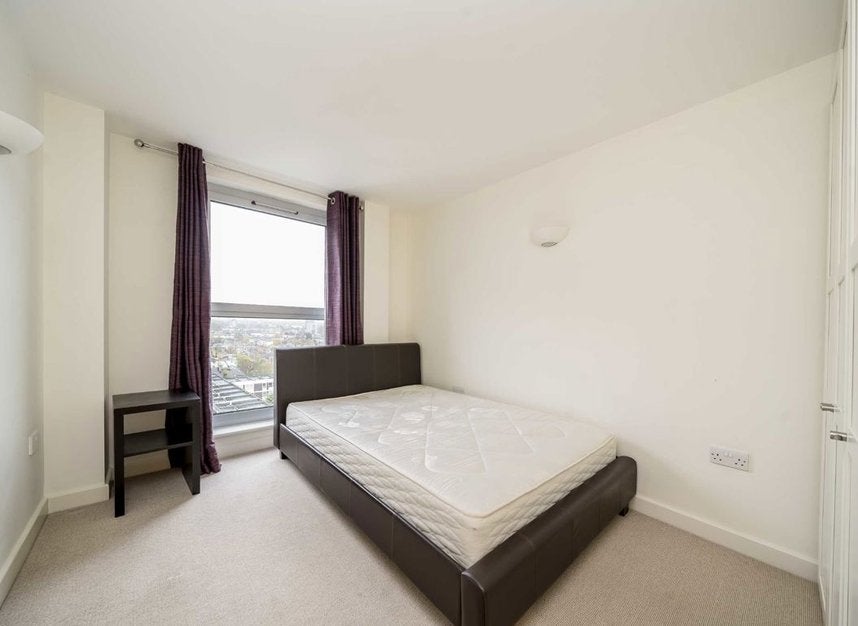 Flat Balmes Road in Greater London