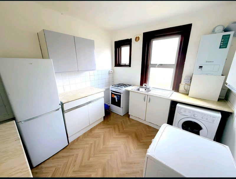 Room Cedar Road in Greater London