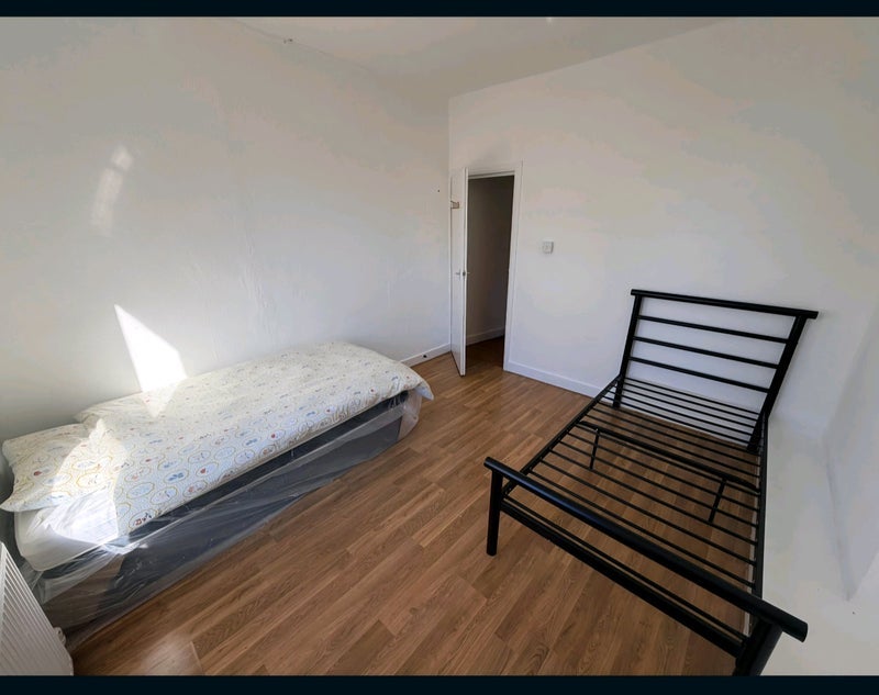 Room Cedar Road in Greater London